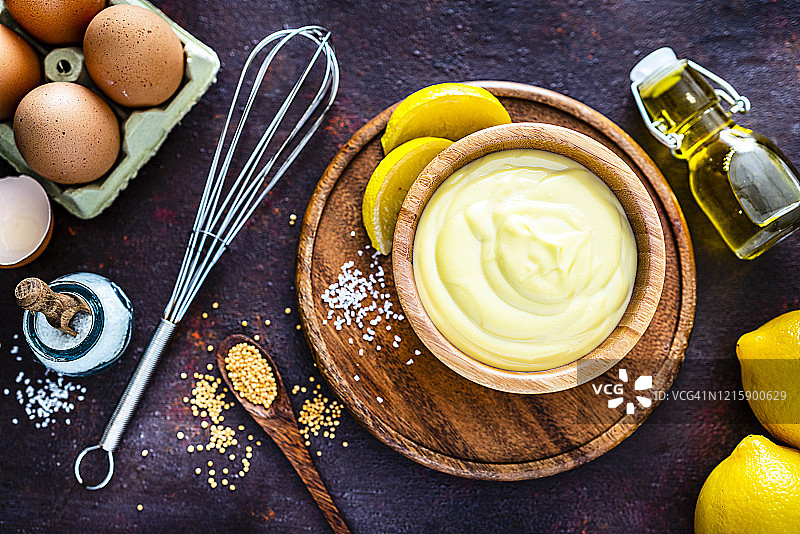 准备自制蛋黄酱图片素材