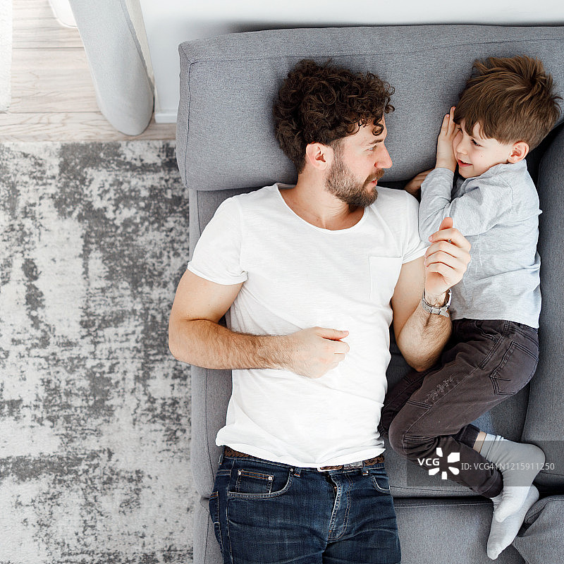 父亲和儿子图片素材