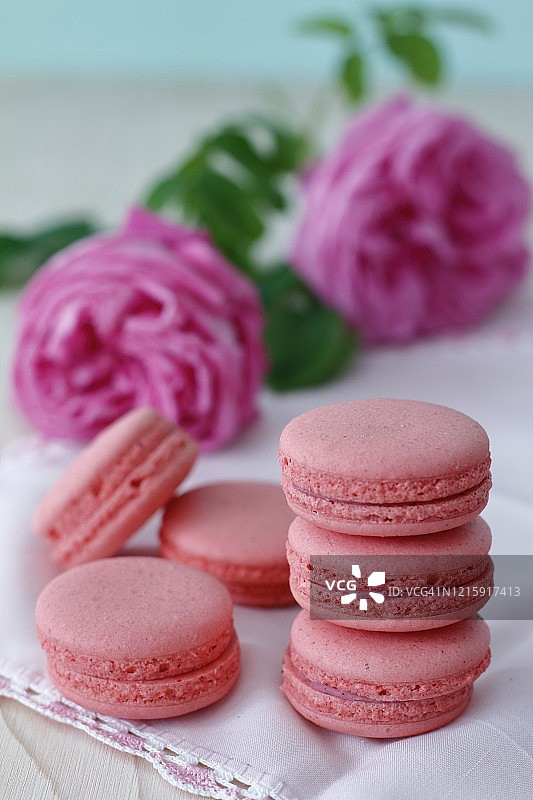 美味的玫瑰马卡龙图片素材