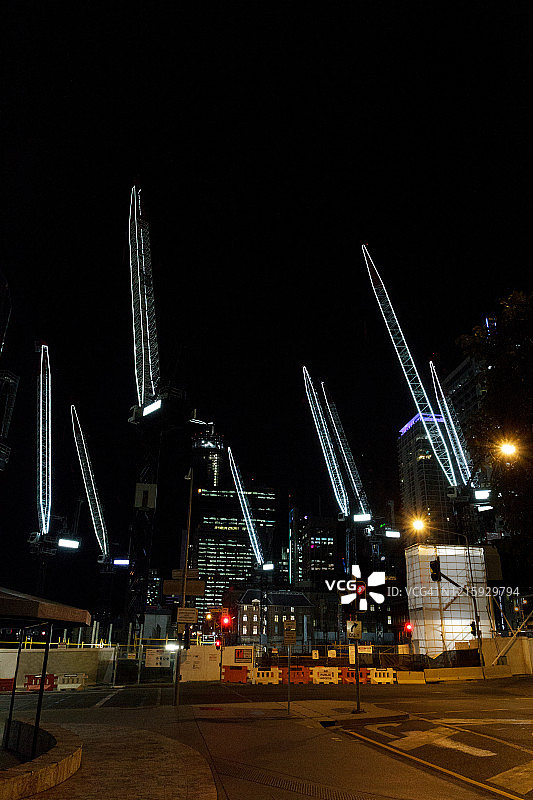 夜间照明的多个建筑起重机（9）图片素材
