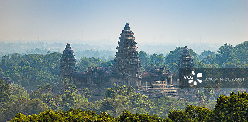 从巴肯山看吴哥窟全景图片素材
