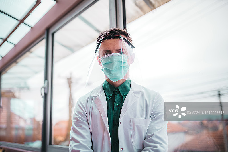 用面罩进行医疗病毒防护图片素材