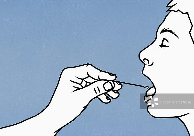 护士擦拭男病人的口腔图片素材