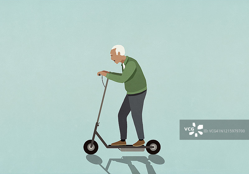 骑电动滑板车的年长男人图片素材