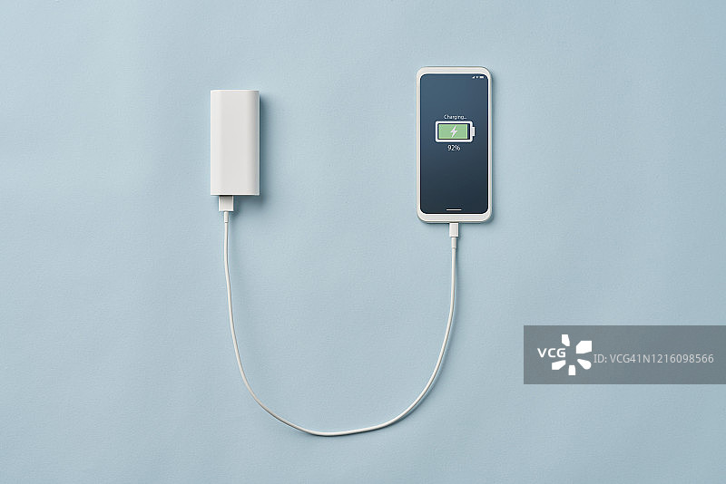 智能手机连接充电宝图片素材