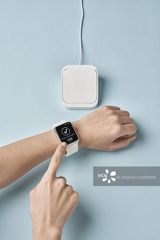 智能手表非接触式支付图片素材