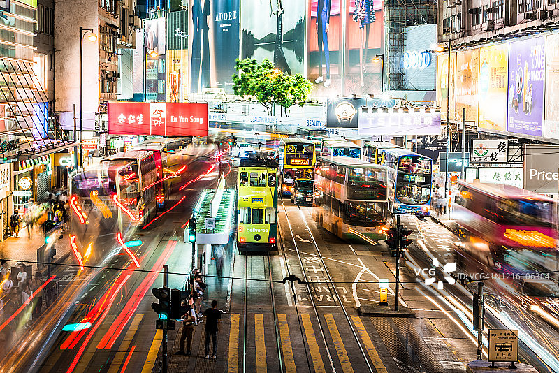 香港岛铜锣湾的交通高峰期图片素材