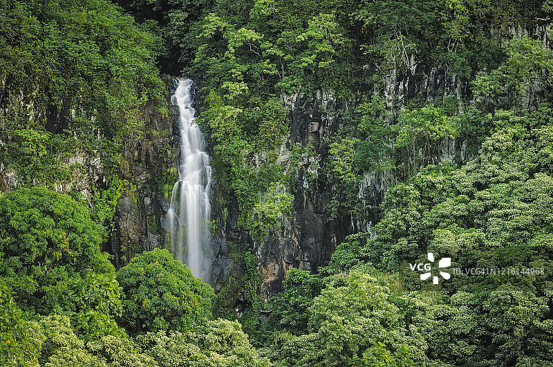 茂宜岛哈纳海岸的怀卢阿瀑布图片素材