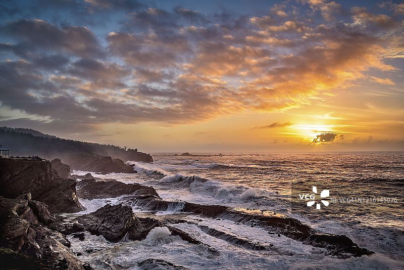 肖尔埃克里斯州立公园的日落与海浪图片素材