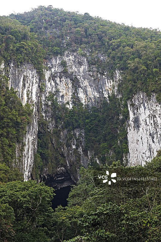 马来西亚沙捞越姆鲁山国家公园鹿洞入口图片素材