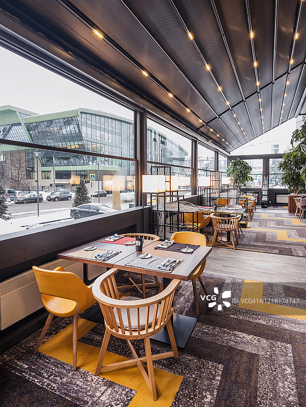 酒店封闭式阳台餐厅图片素材