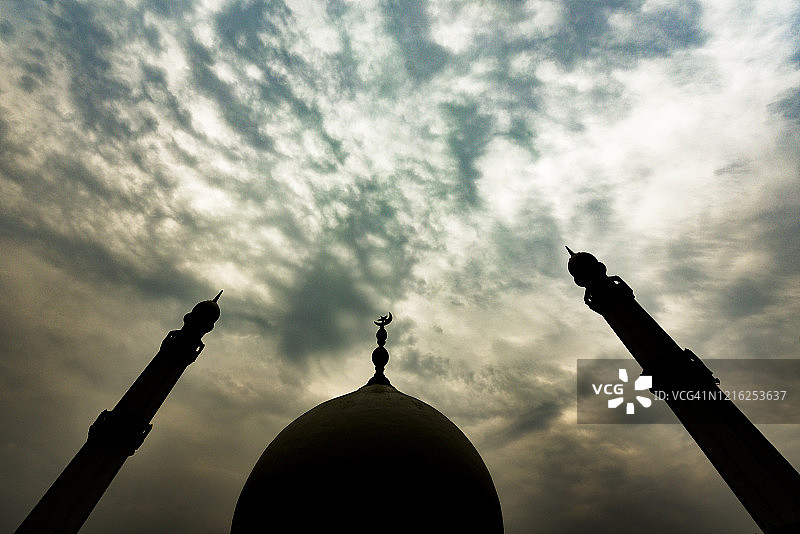 带塔的清真寺图片素材
