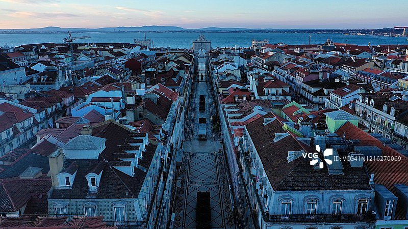 葡萄牙里斯本清晨的奥古斯塔大街图片素材