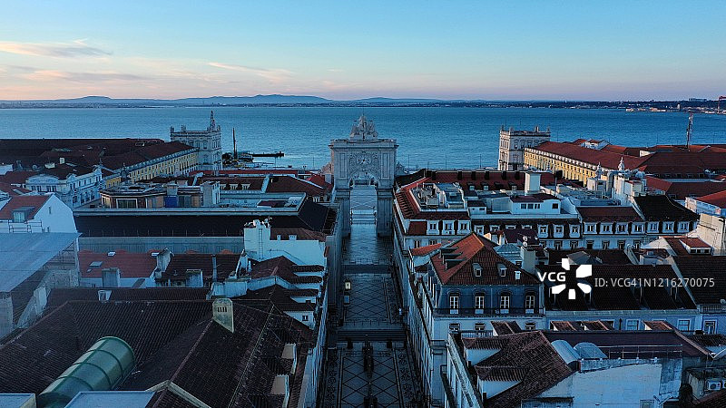 葡萄牙里斯本清晨的奥古斯塔大街图片素材