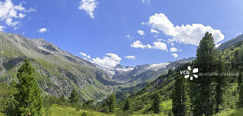 奥地利萨尔茨堡上苏尔茨巴赫山谷景观图片素材