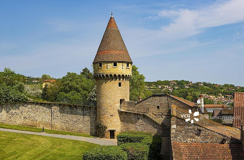 法国勃艮第索恩-卢瓦尔省克吕尼修道院的市墙和瞭望塔图片素材
