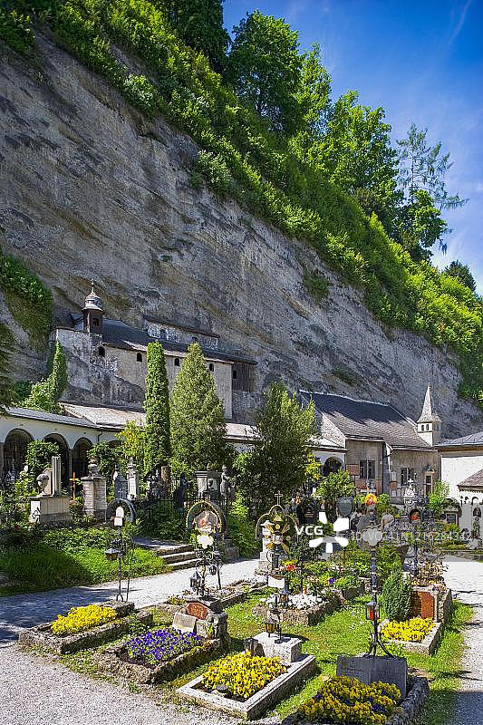 奥地利萨尔茨堡的地下墓穴、圣彼得墓地和侬柏格修道院景观图片素材