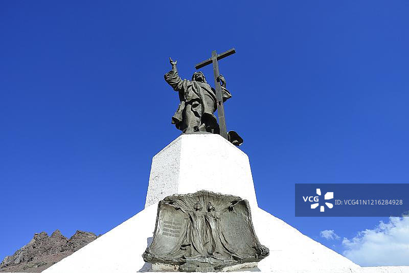 安第斯山基督救世主雕像，位于阿根廷门多萨省乌斯帕亚塔附近图片素材