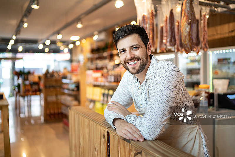 肉店的业主肖像图片素材