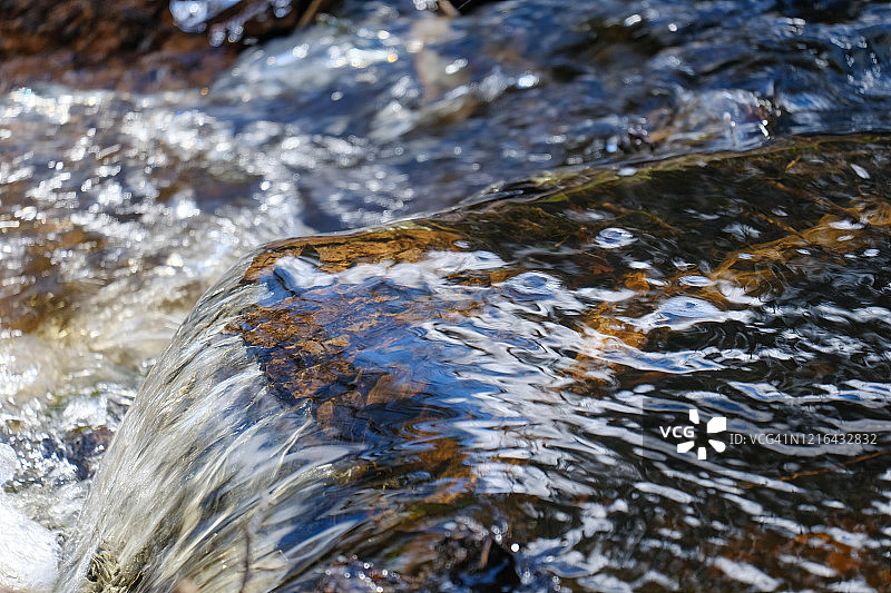 春季溪流流水特写图片素材