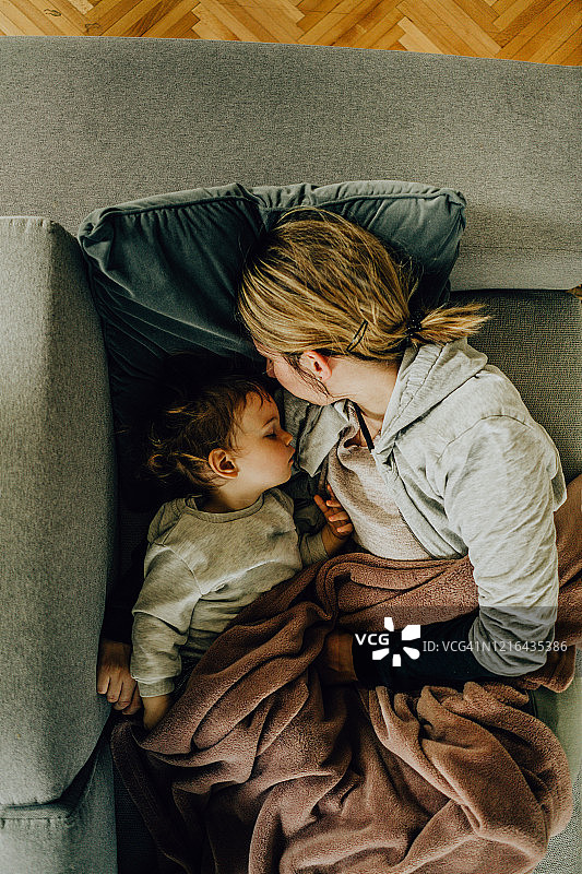 一起小睡图片素材