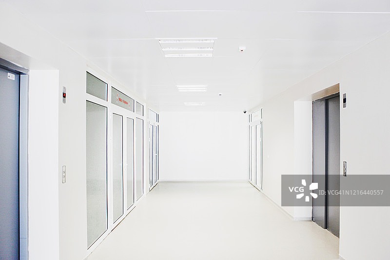 空旷的现代化医院走廊图片素材