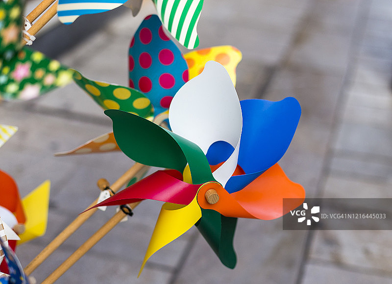 待售的彩色风车图片素材