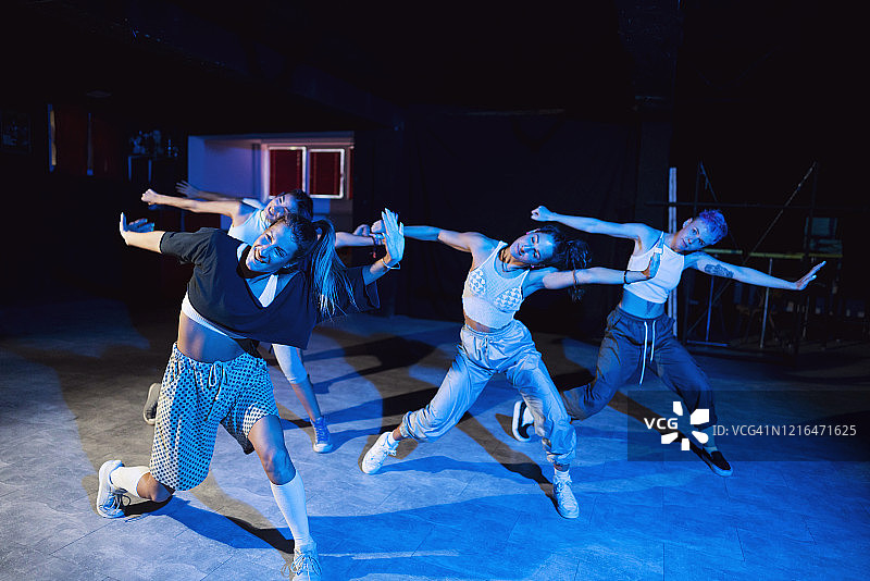 感受节奏，舞动身体图片素材