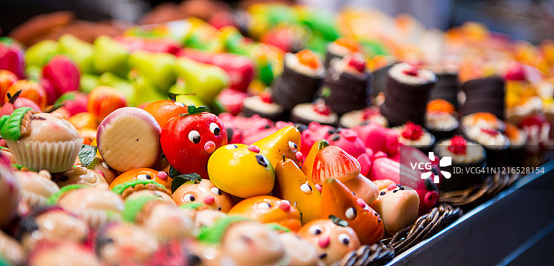 巴塞罗那博盖利亚市场糖果摊位图片素材