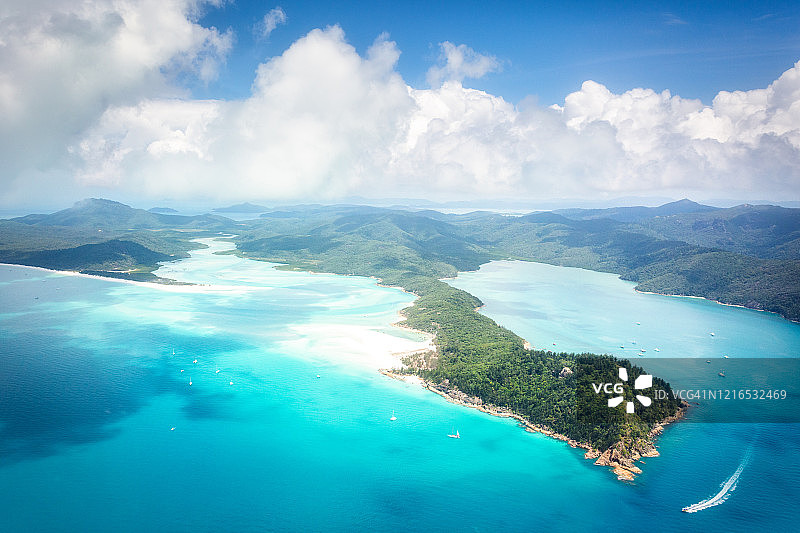 澳大利亚昆士兰州圣灵群岛和白色天堂海滩鸟瞰图片素材