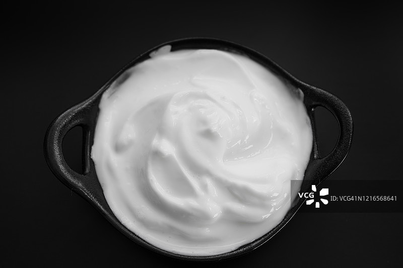 以新鲜希腊酸奶为背景的健康早餐图片素材