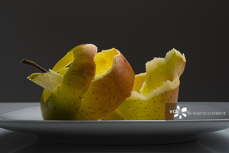 吃剩的苹果图片素材