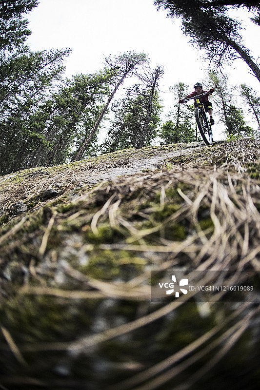 极限山地自行车道图片素材