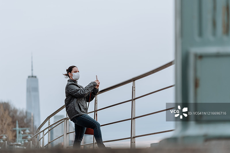 新冠疫情期间在纽约的女游客图片素材
