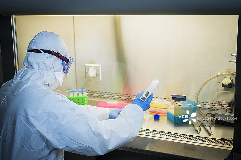 新冠病毒-医院实验室工作图片素材