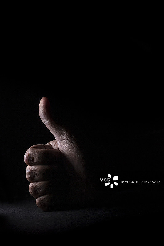 竖起大拇指图片素材