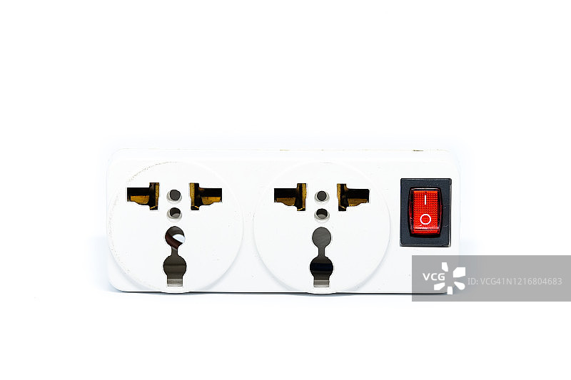 白色背景上红色开关的电源插头（电源插座），用于家居物品概念图片素材