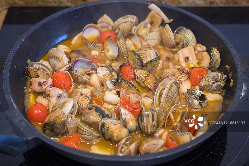 平底锅准备海鲜图片素材