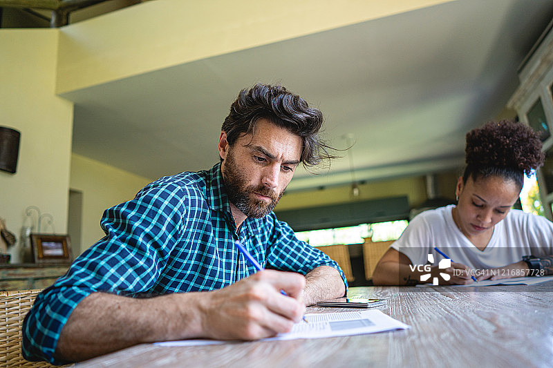 辛勤的父亲图片素材