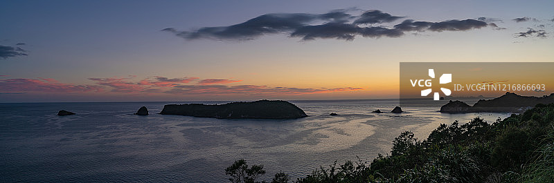 金色时段下的海洋图片素材