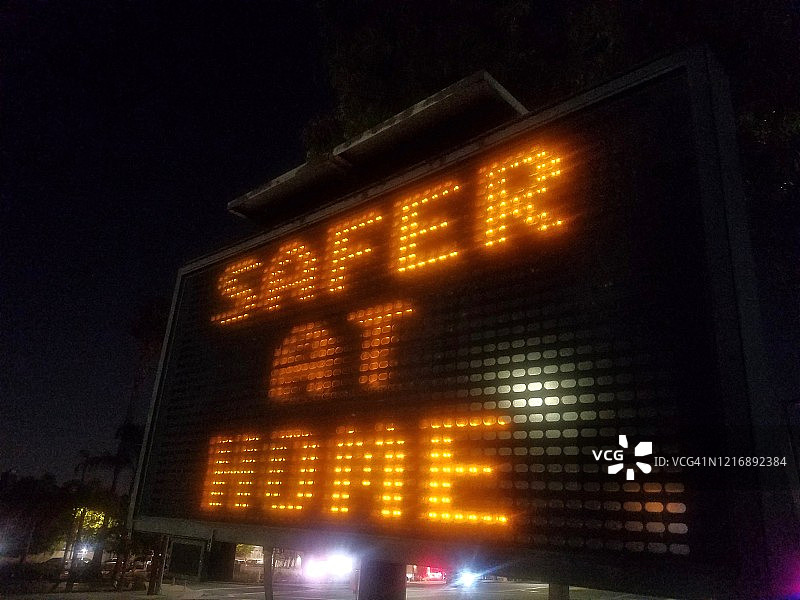 新冠病毒警告信息板图片素材