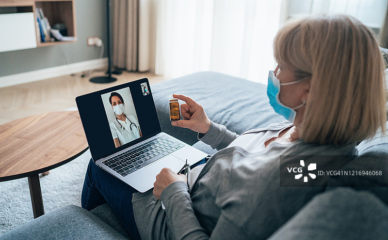 与医生视频通话图片素材