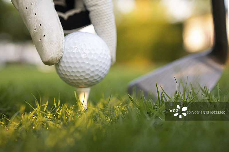 高尔夫球手推杆，绿色球场，健康运动图片素材