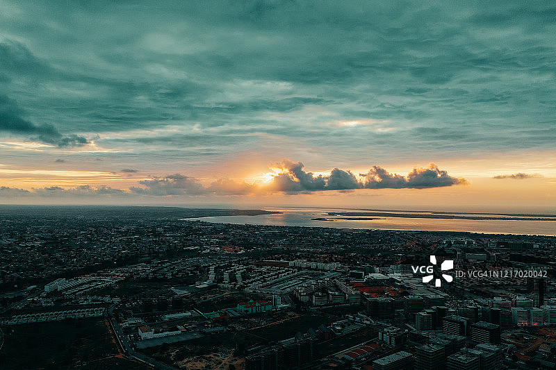 罗安达塔拉托纳的壮丽日落图片素材