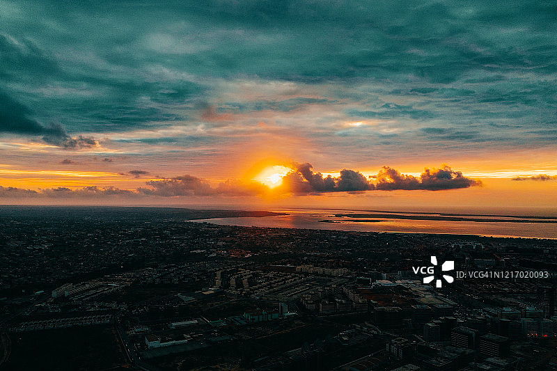 罗安达塔拉托纳的壮丽日落图片素材