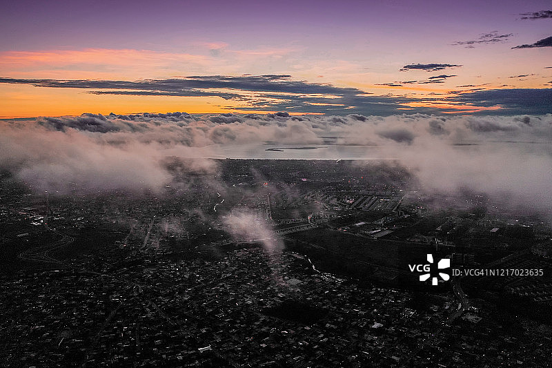 罗安达云端之上图片素材