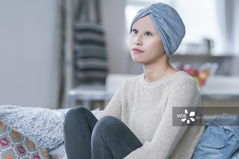 患癌年轻女性的肖像图片素材