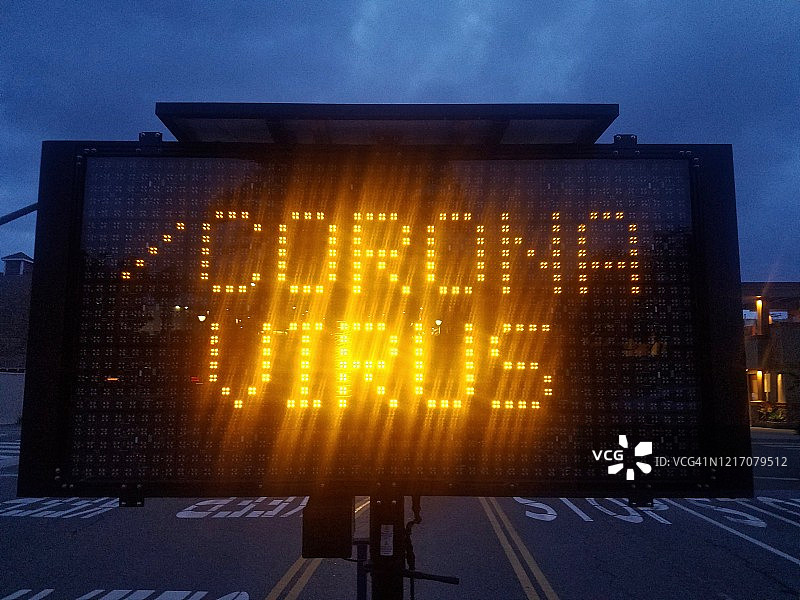 新冠病毒警告信息板图片素材