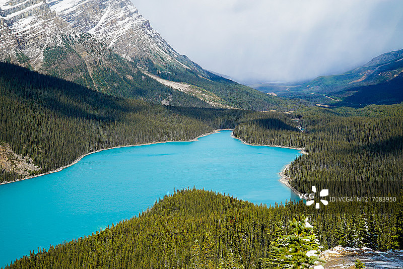 加拿大艾伯塔省班夫国家公园的佩托湖图片素材