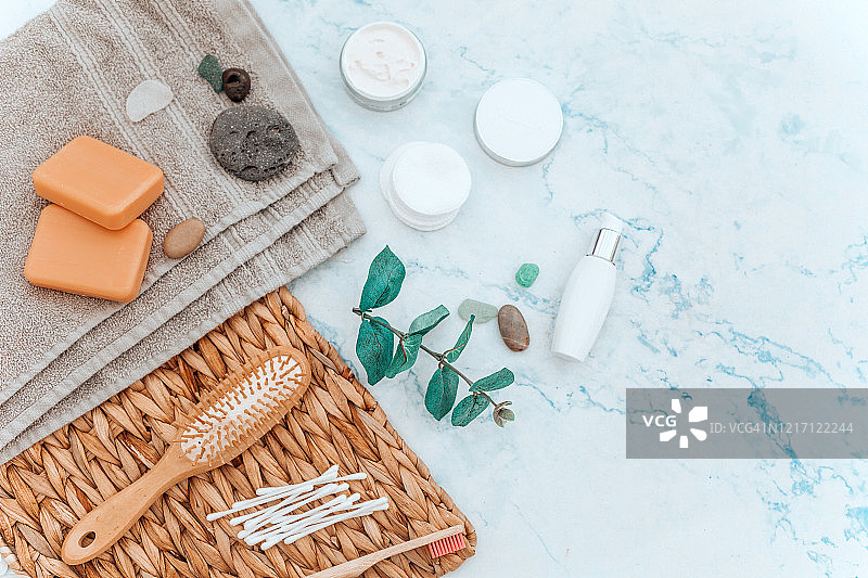 大理石背景上的有机水疗化妆品图片素材